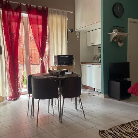 Apartment Casetta Maria Pia Near Metro A Cornelia